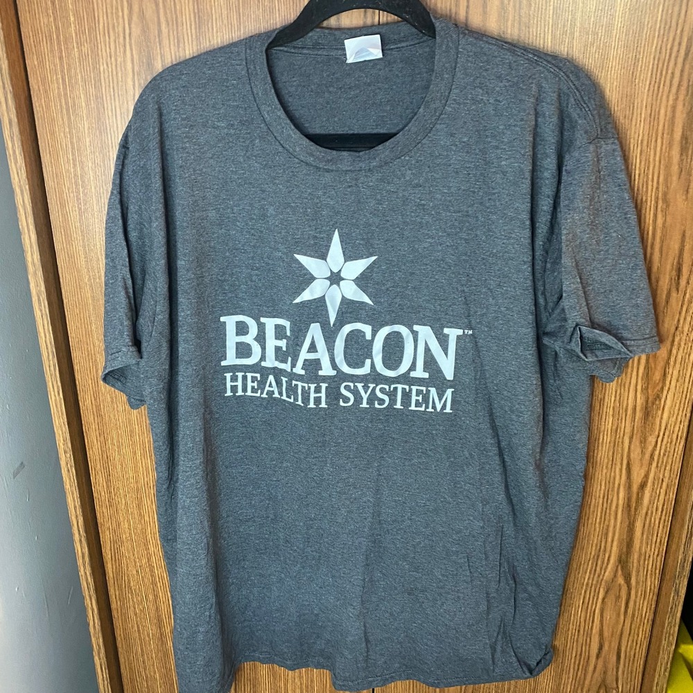 Port & Company T-Shirt Mens XL Gray Beacon Health System Graphic Tee